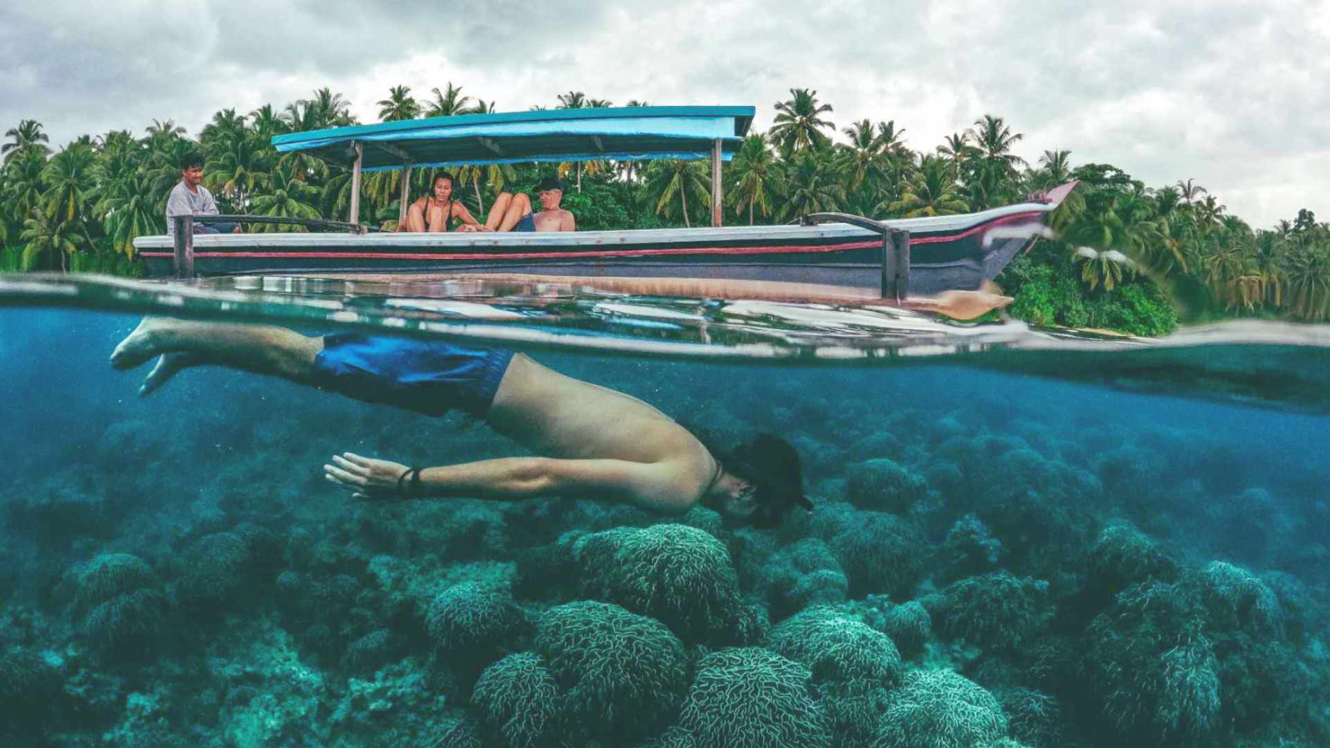 Island hopping with snorkeling by boat taxi