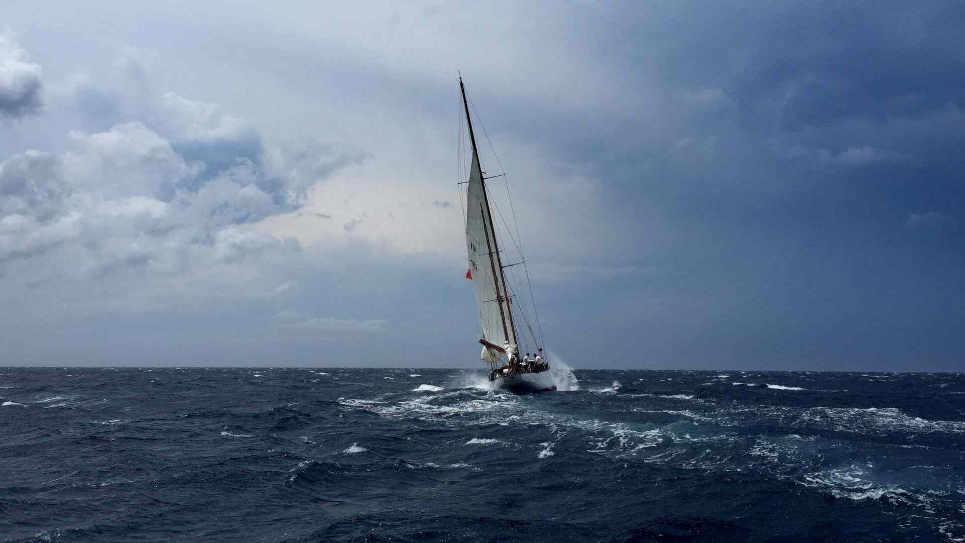Sailing shipping