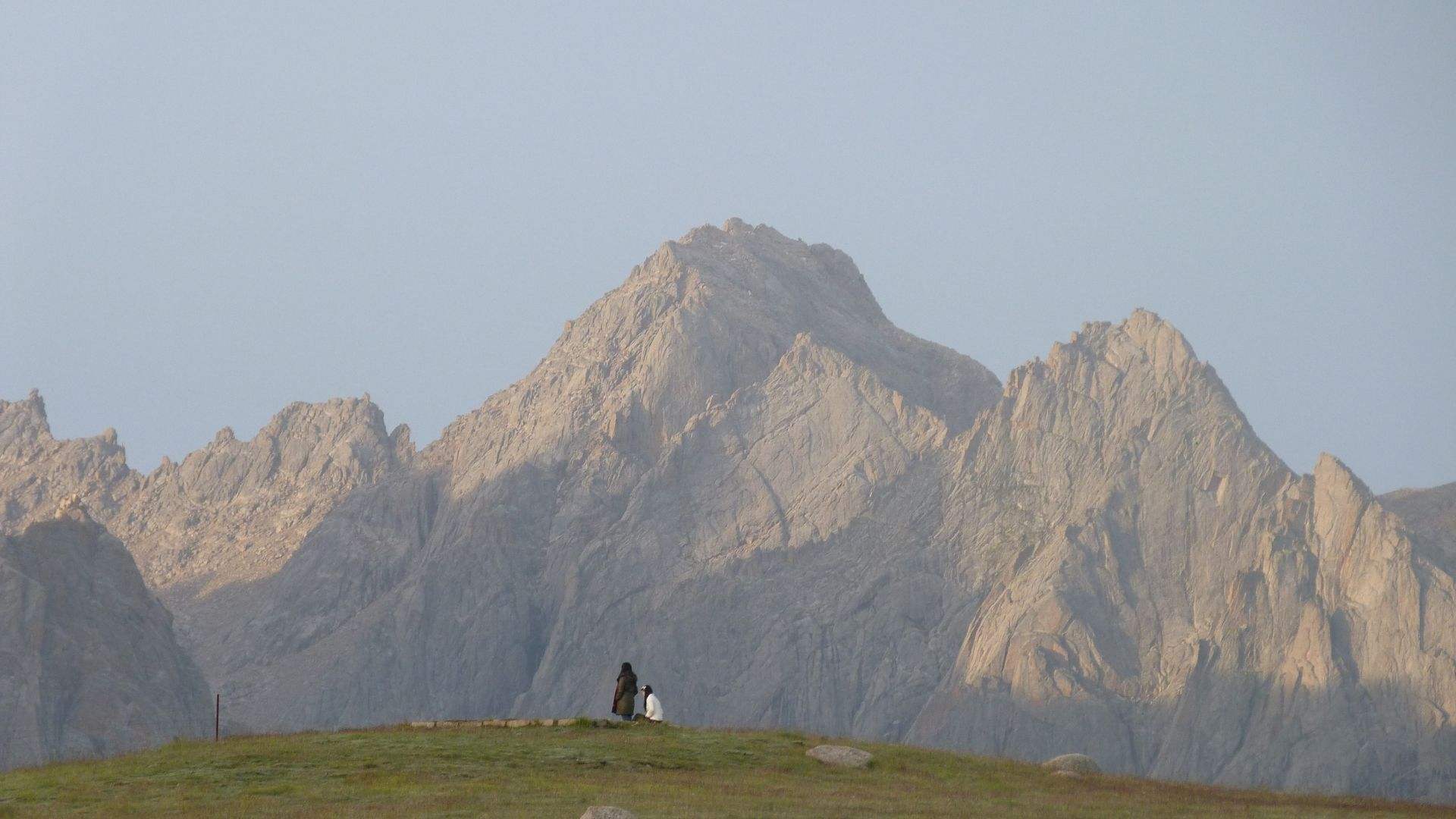 Nyenbo Yurtse in the morning
