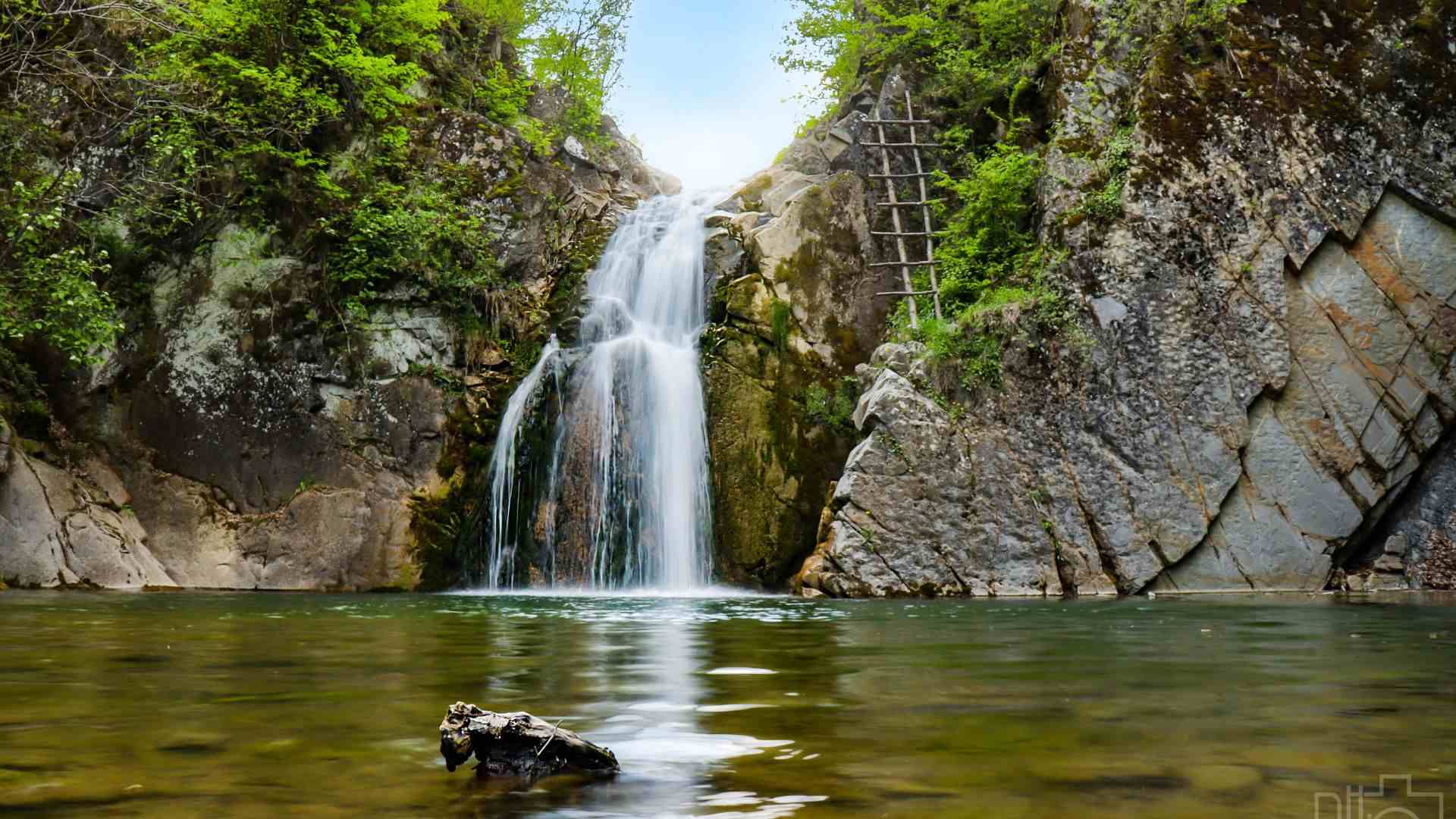 Lopushnitsa Falls