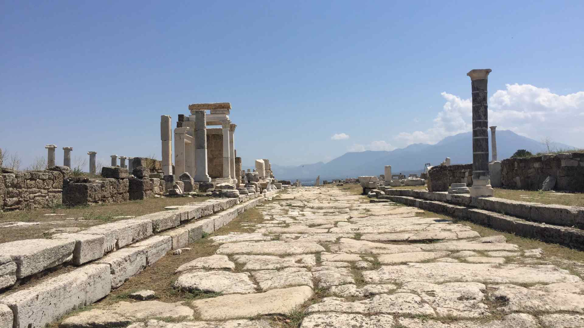 Another street in Laodicea