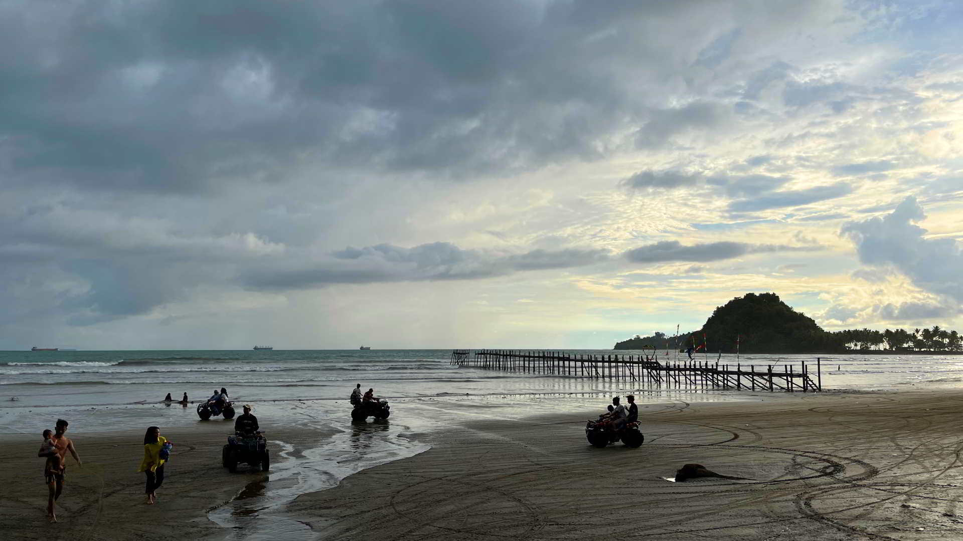Air Manis Beach